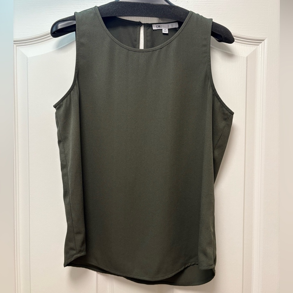 DR2 Sleeveless Scoop Neck Top in Olive Green size XS